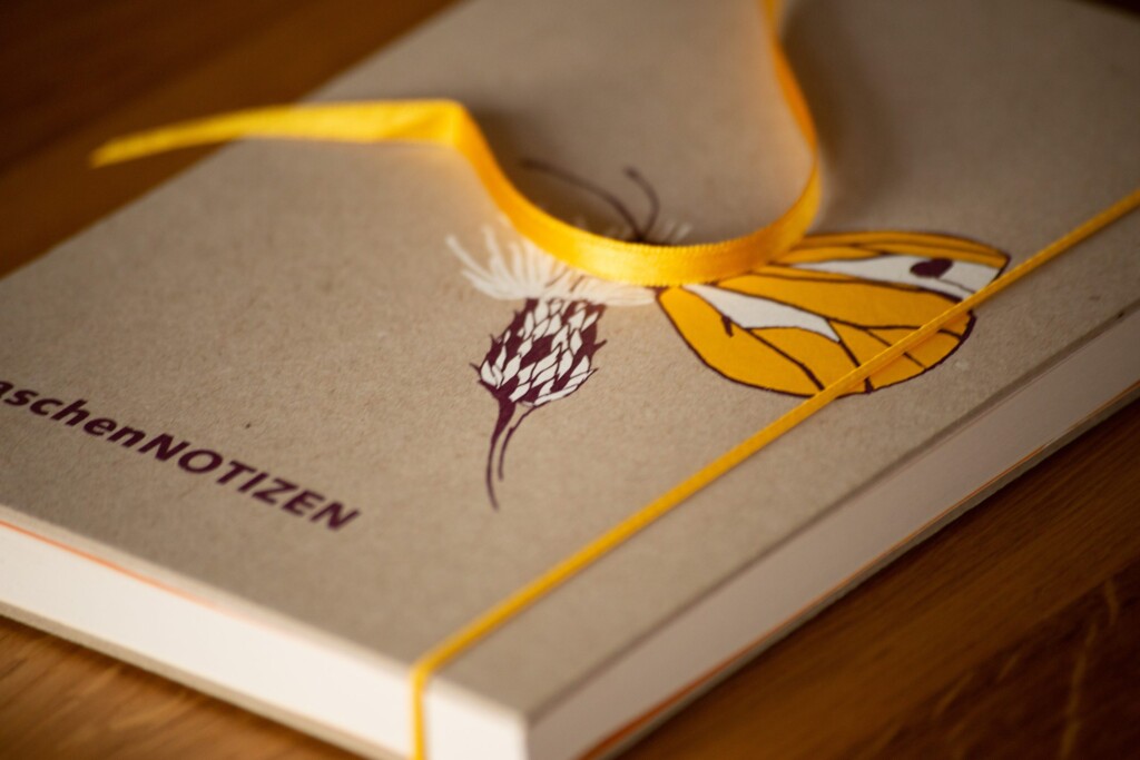 Kraft notebook with foil stamping and an elastic band